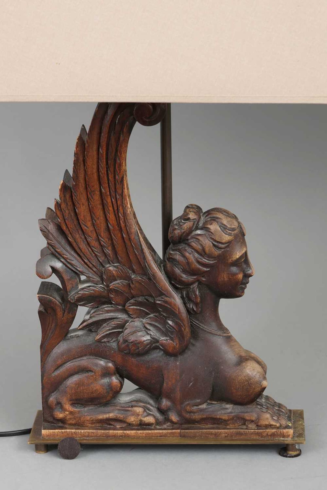 Paar Tischlampen mit geschnitzten Sphinx-Figuren im Stile des Empire - Image 2 of 3