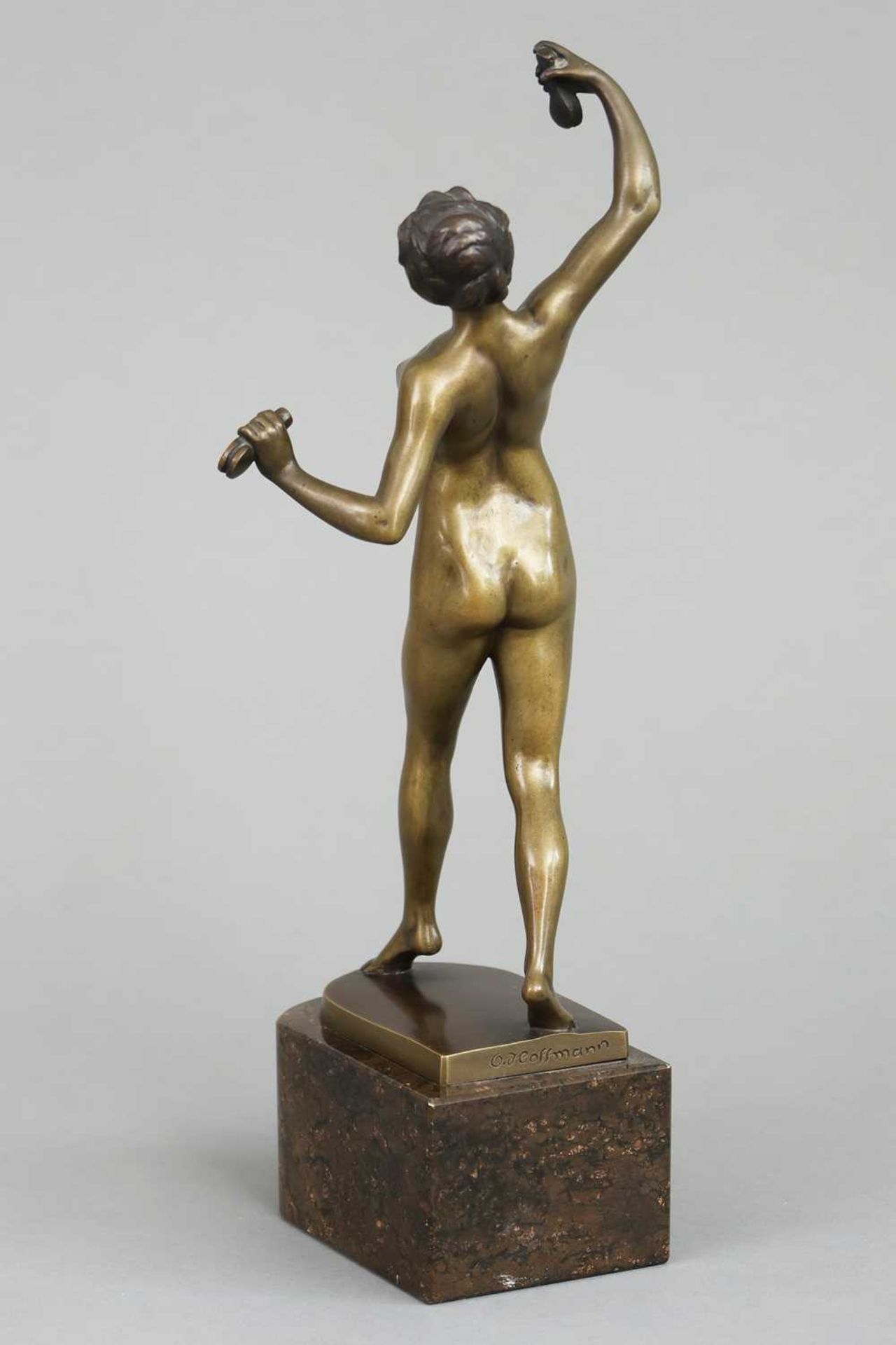 OTTO HOFFMANN (1885-1915) Bronzefigur des Jugendstil "Tanzender weiblicher Akt mit Kastagnetten" - Bild 2 aus 4