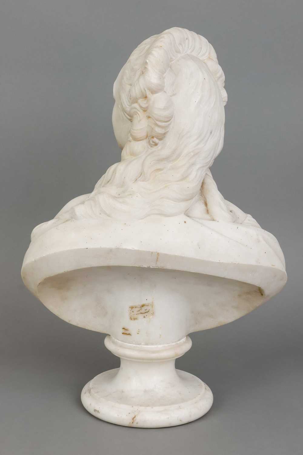 ANONYM, Marmor- und Alabasterbüste "Madame du Barry" - Bild 4 aus 4