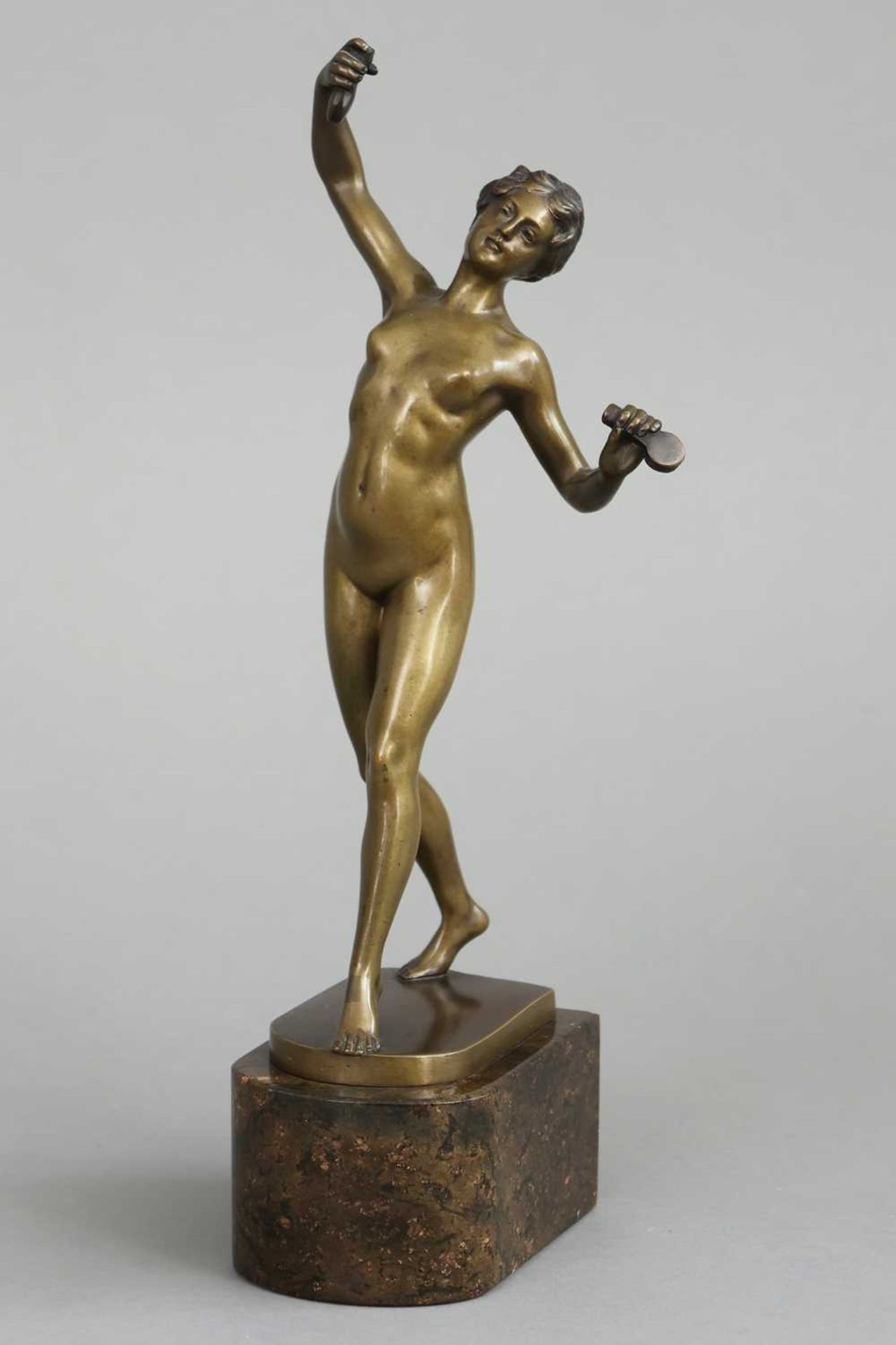 OTTO HOFFMANN (1885-1915) Bronzefigur des Jugendstil "Tanzender weiblicher Akt mit Kastagnetten"