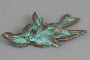 OLAF METZEL (* 1952) Bronzeplastik "Lorbeerblätter" (2004)