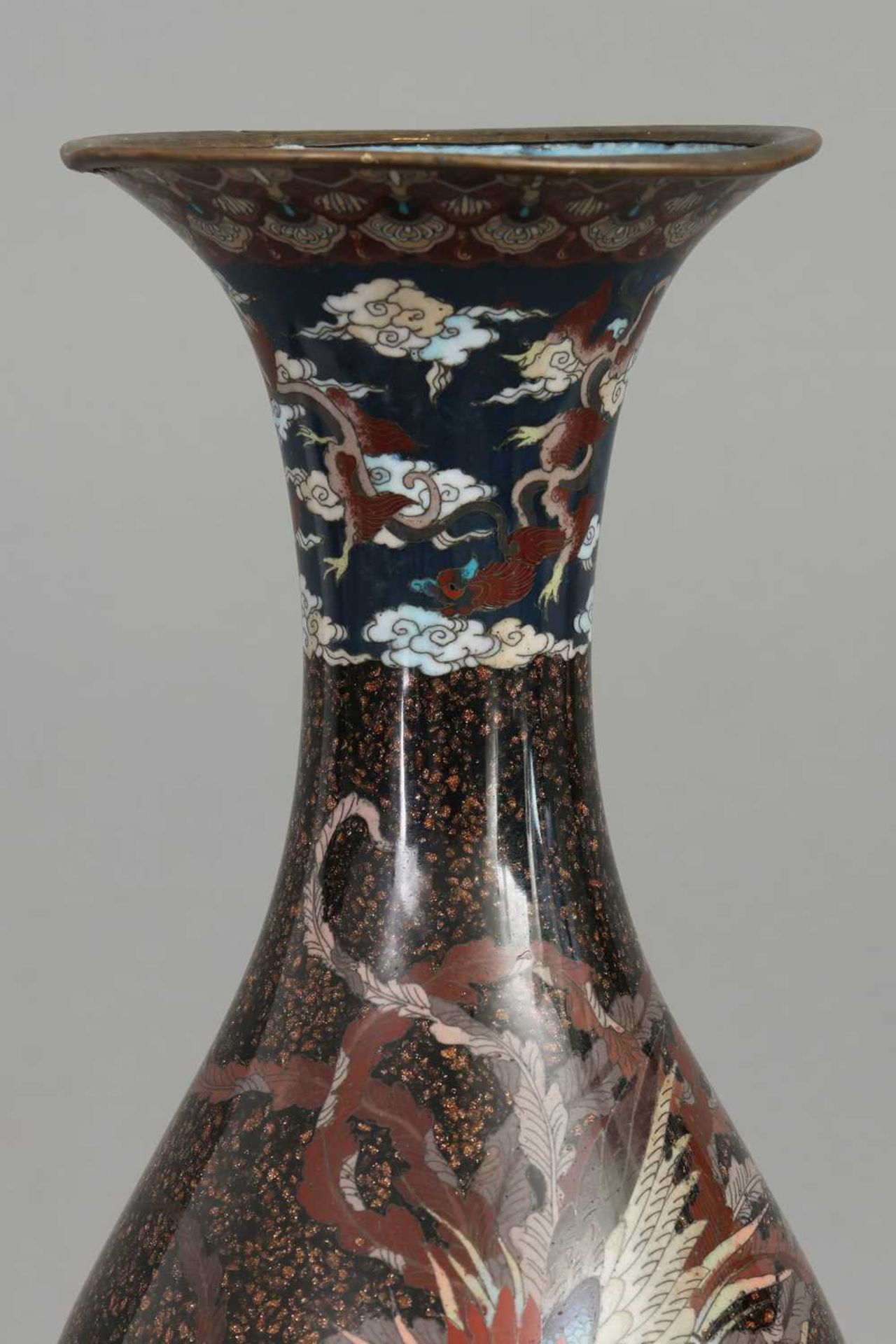 Japanische Chakinseki-Vase mit Cloisonné-Emaille - Bild 2 aus 3