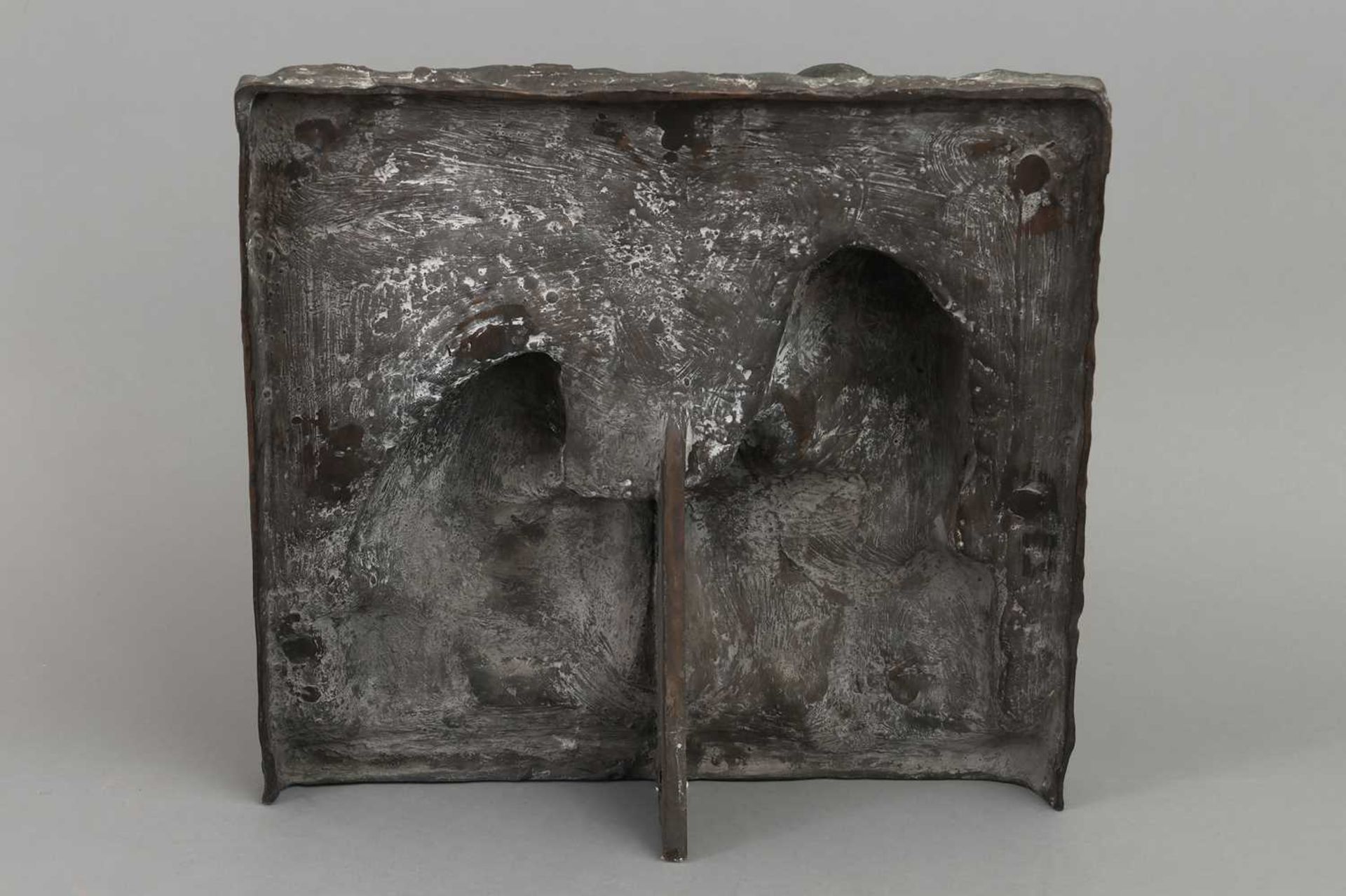 MEIKE LIPP (1926-2015) Bronzerelief "Mutter und Tochter" - Image 5 of 5