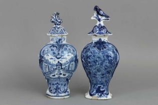 2 DELFT Deckelvasen mit Chinoiserie