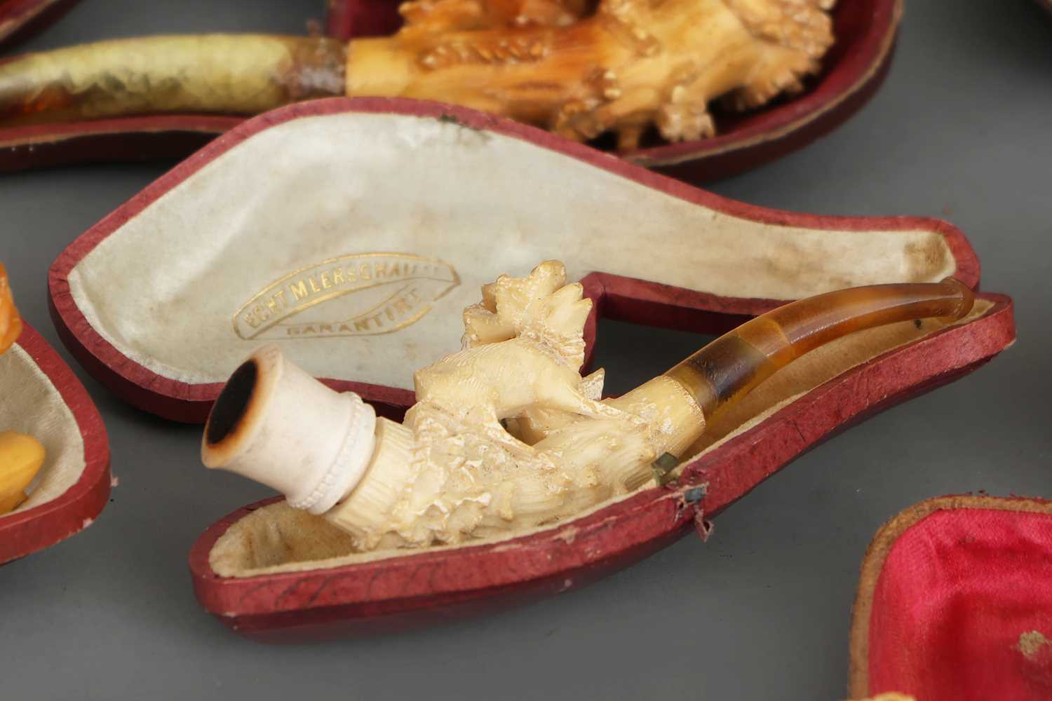 10 Meerschaumpfeifen des 19. Jahrhunderts mit Jagdmotiven - Image 3 of 3