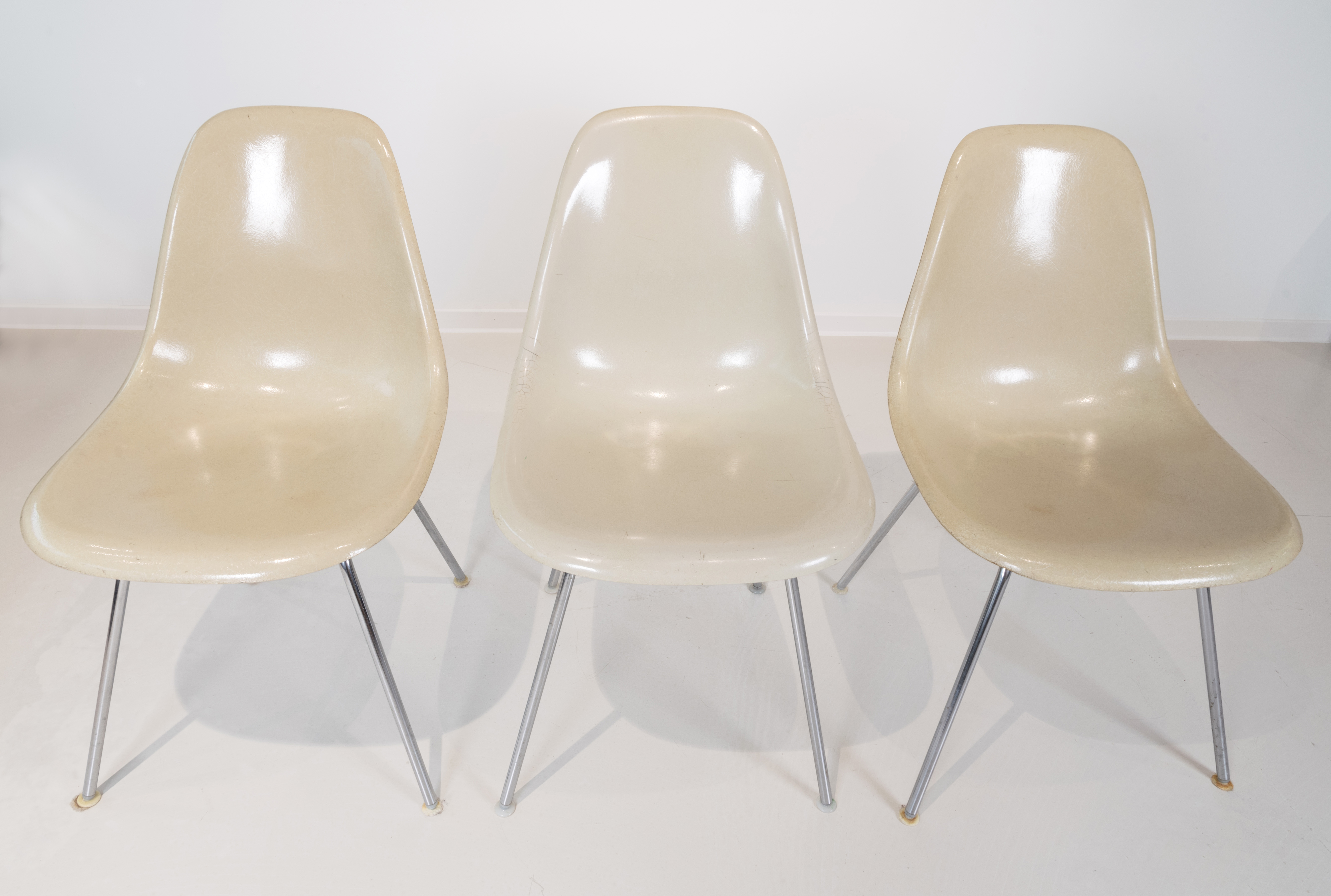 Herman Miller/Vitra drei DSX Plastic Side Chairs, S-Schale, Entwurf von Charles und Ray Eames - Image 4 of 5