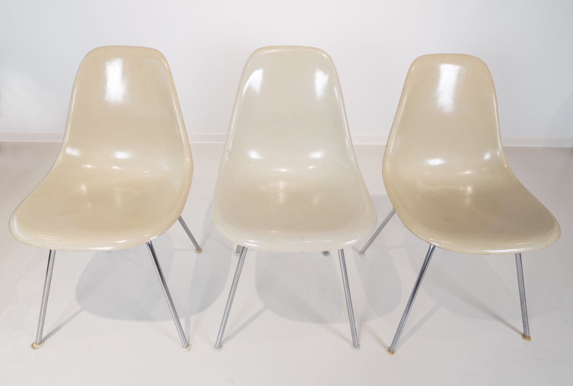Herman Miller/Vitra drei DSX Plastic Side Chairs, S-Schale, Entwurf von Charles und Ray Eames - Bild 4 aus 5