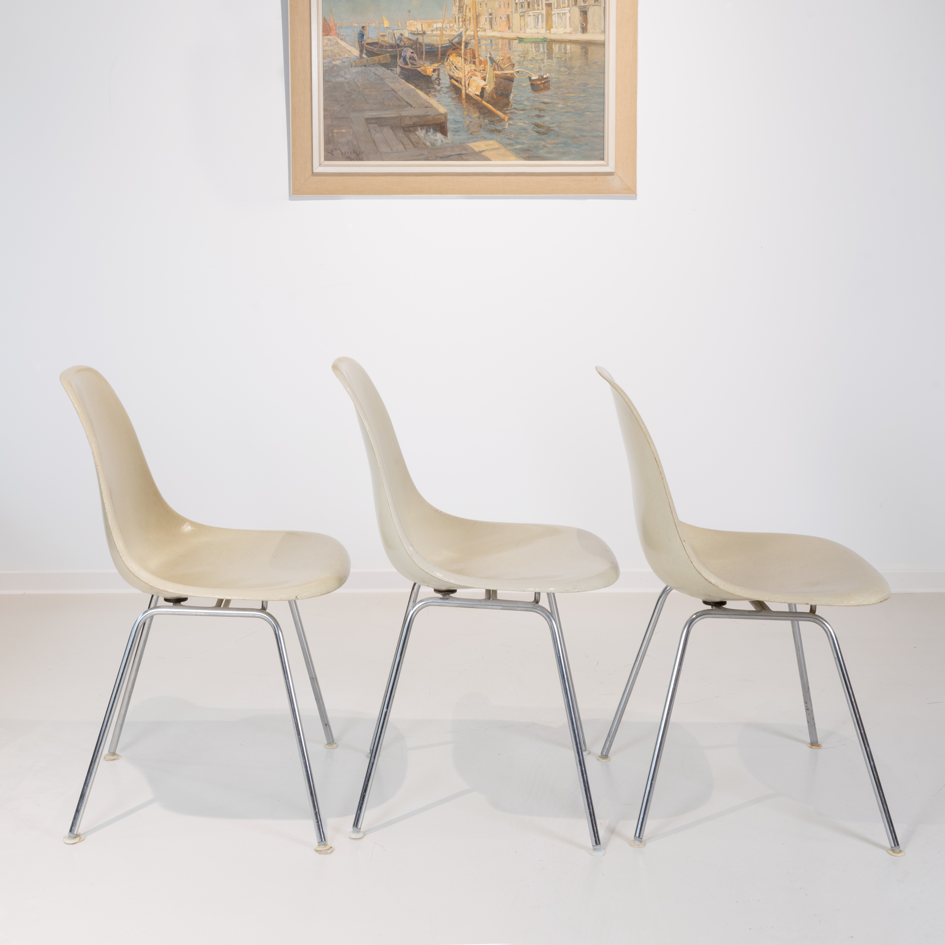 Herman Miller/Vitra drei DSX Plastic Side Chairs, S-Schale, Entwurf von Charles und Ray Eames - Image 2 of 5
