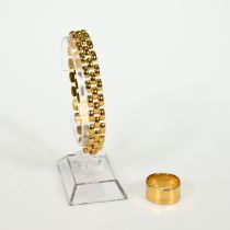 A Monica Vinader silver gilt ring, along with a matching silver gilt bracelet.