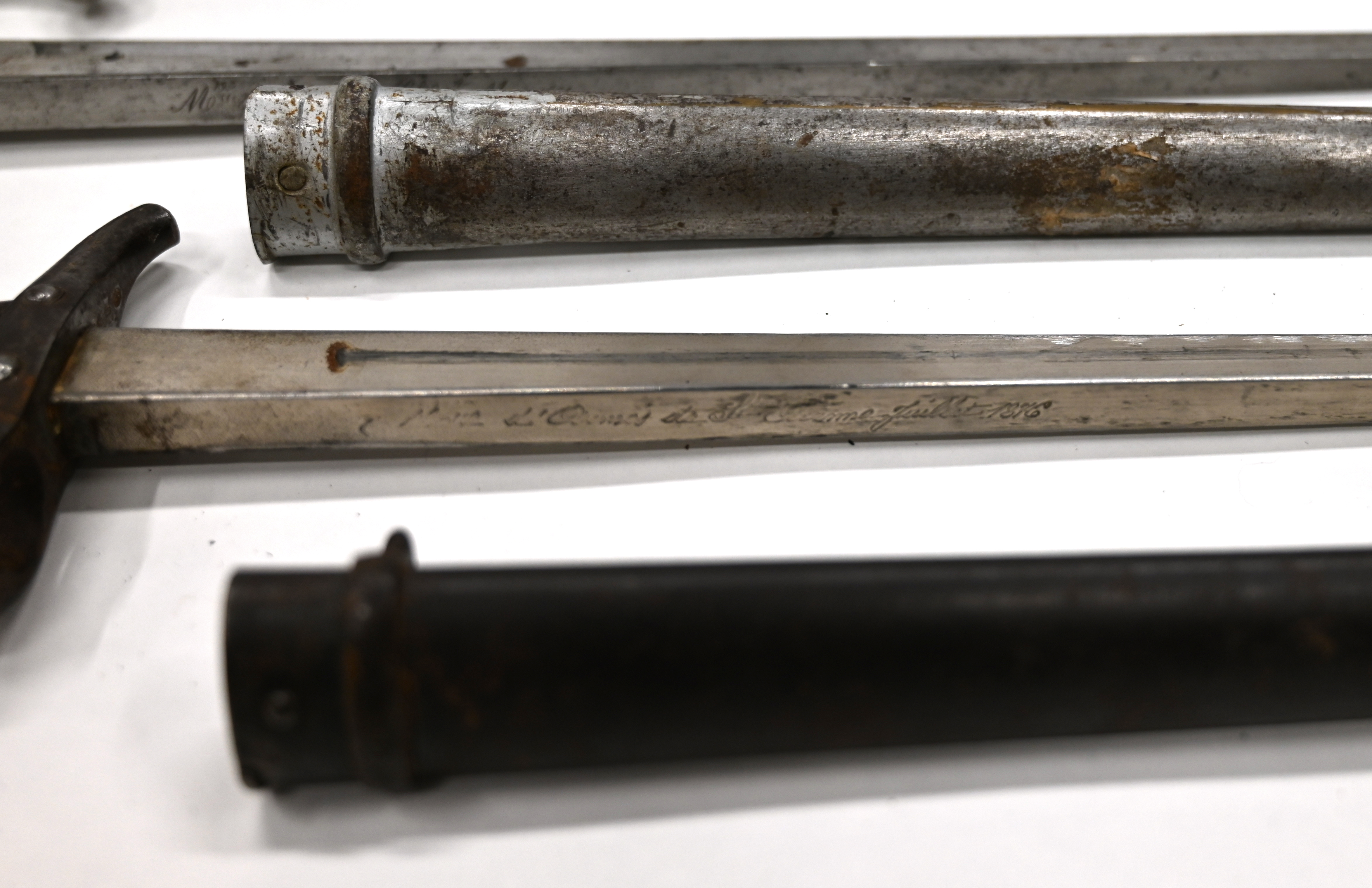A French Chassepot bayonet with Yataghan blade and scabbard, 1869 with registration numbers to hi... - Image 8 of 8