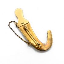 A gold brooch in the form of a Jambiya dagger, stamped "14k", 8.10 grams