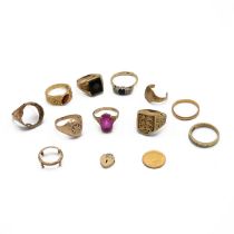 A collection of miscellaneous jewellery to include a 22ct gold wedding band, 2.89 grams, two 18ct...