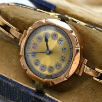 A lady's 9ct gold bracelet watch, with gold dial, case 22cm, hallmarks worn, 18.7 grams