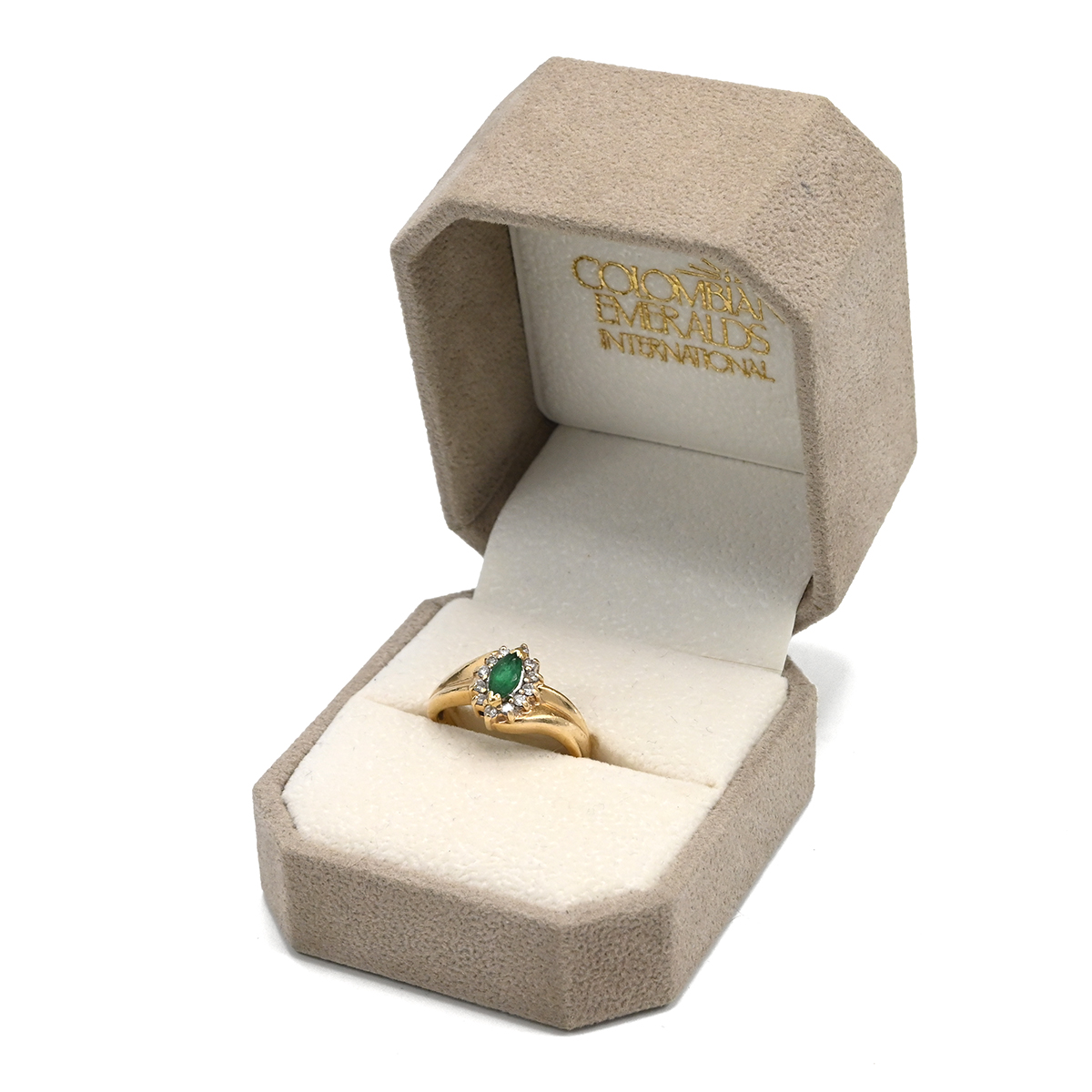 A 14ct gold and emerald ring and diamond cluster ring, set with pear shaped emerald, finger size ... - Image 4 of 6