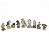 Collection of larger bird figurines by Beswick and Royal Doulton to include by Beswick: Magpie mo...