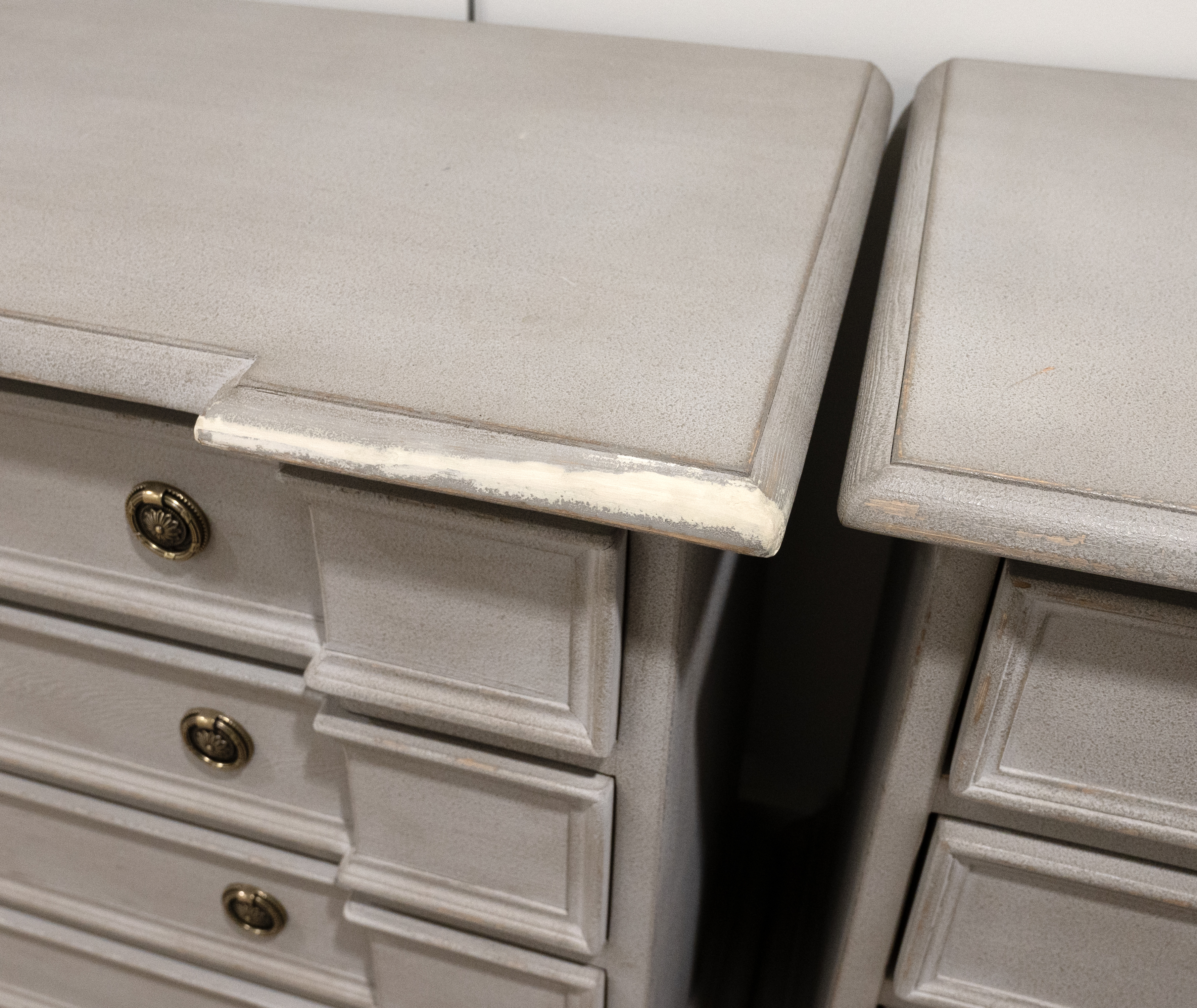 Identical pair of contemporary three drawer inverted breakfront chest of drawers. Solid wood cons... - Image 4 of 4