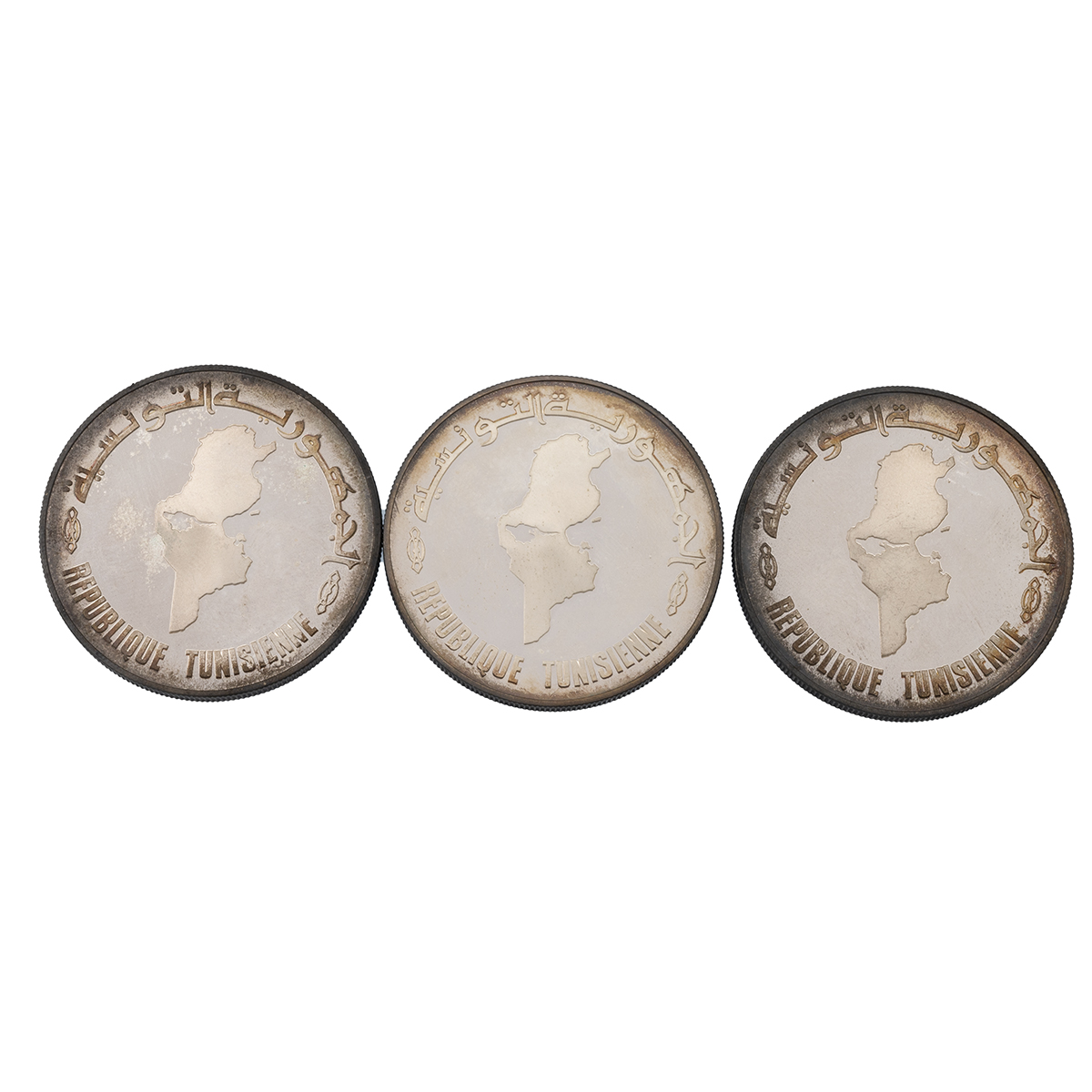 1958-1988 silver three-coin 10 Dinars set celebrating the 30th Anniversary of the Central Bank of... - Image 3 of 4