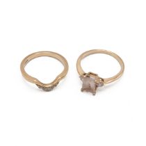 An 18ct gold and morganite set ring, set with two brilliant cut diamonds to the shoulders, finger...