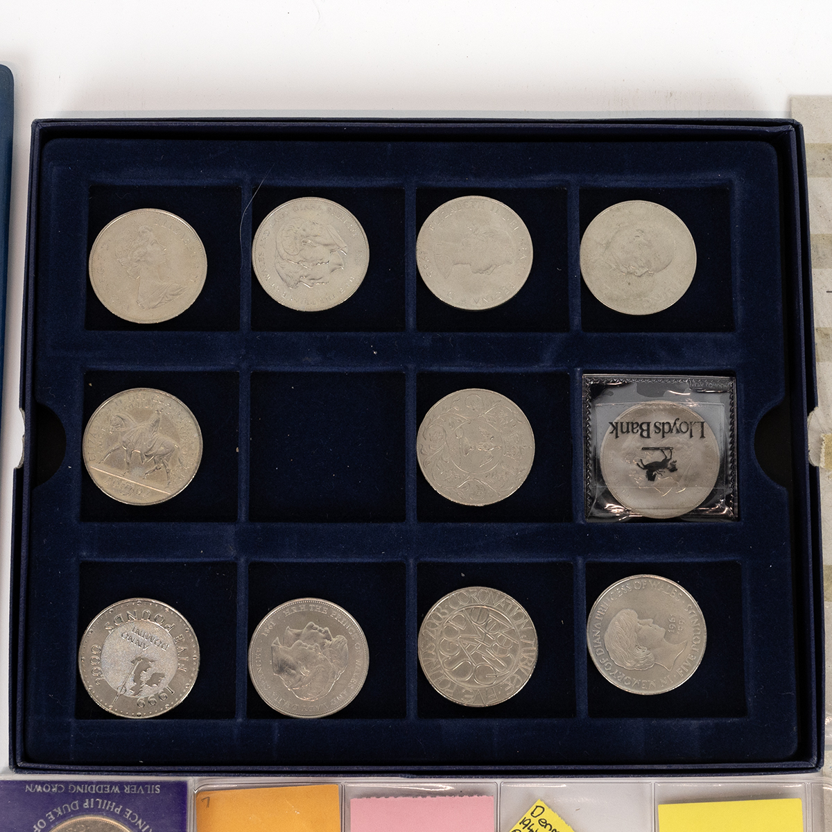 Coin and banknote collection. Folio of South American banknotes including Argentina, Bolivia and ... - Image 5 of 5