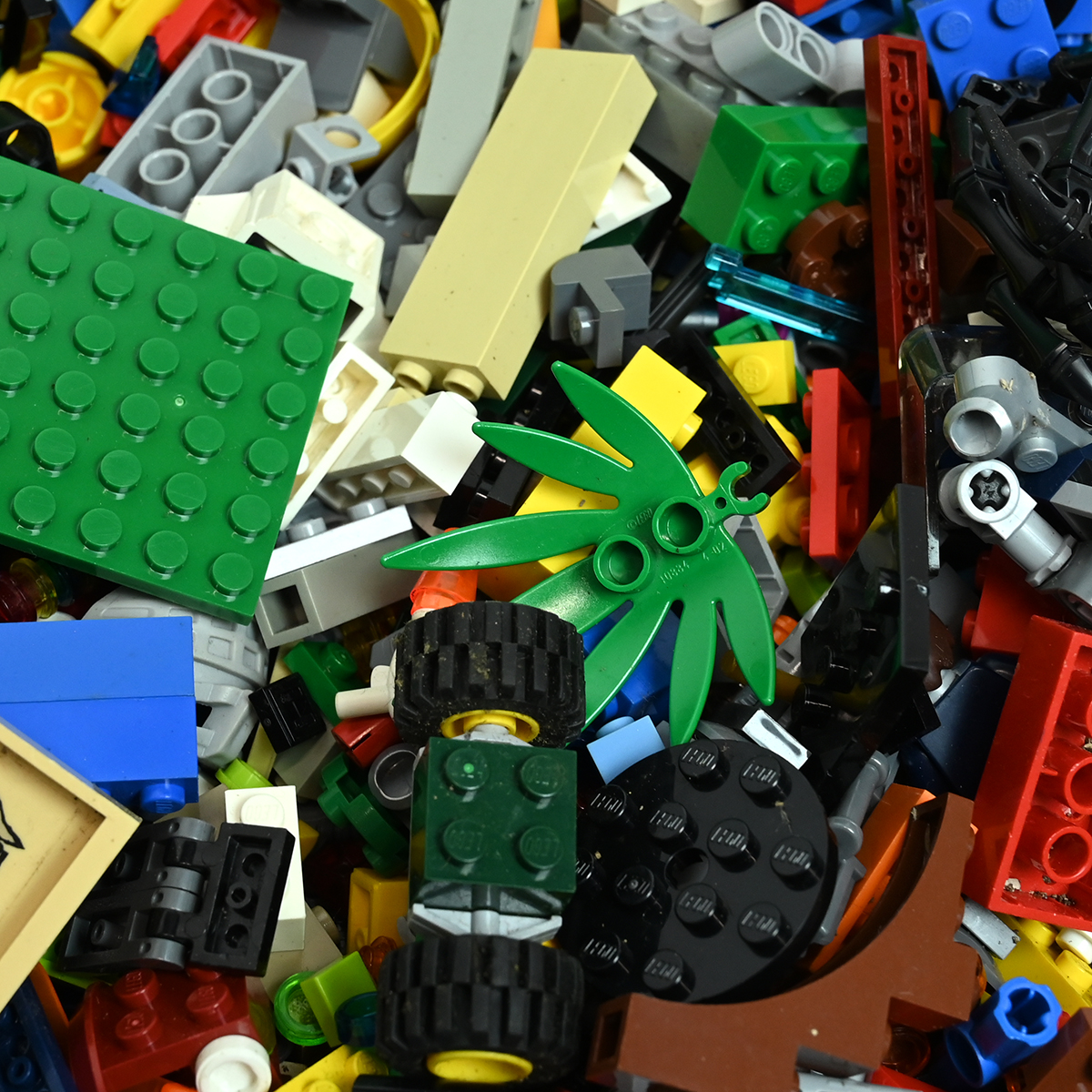 A large collection of vintage and modern Lego including various models, accessories and other items. - Image 2 of 2