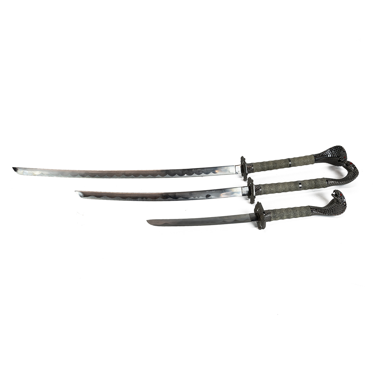 Set of three decorative Katana (ranging in length from 108cm to 60cm in length including the scab... - Image 2 of 4