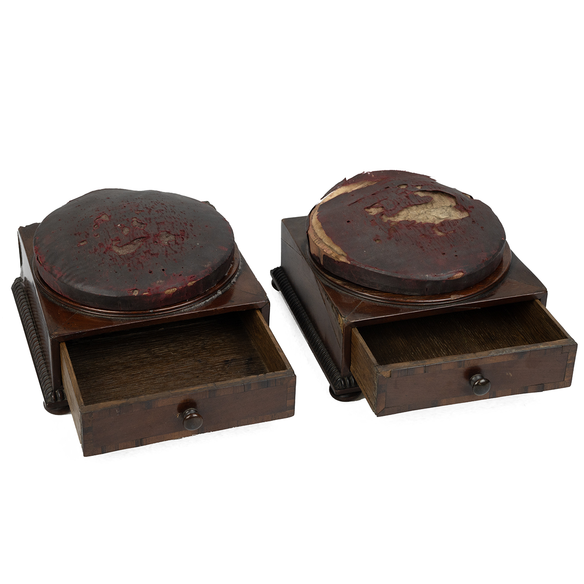 Pair of 19th century tailor's sewing boxes with pincushion tops. (2) - Bild 2 aus 3