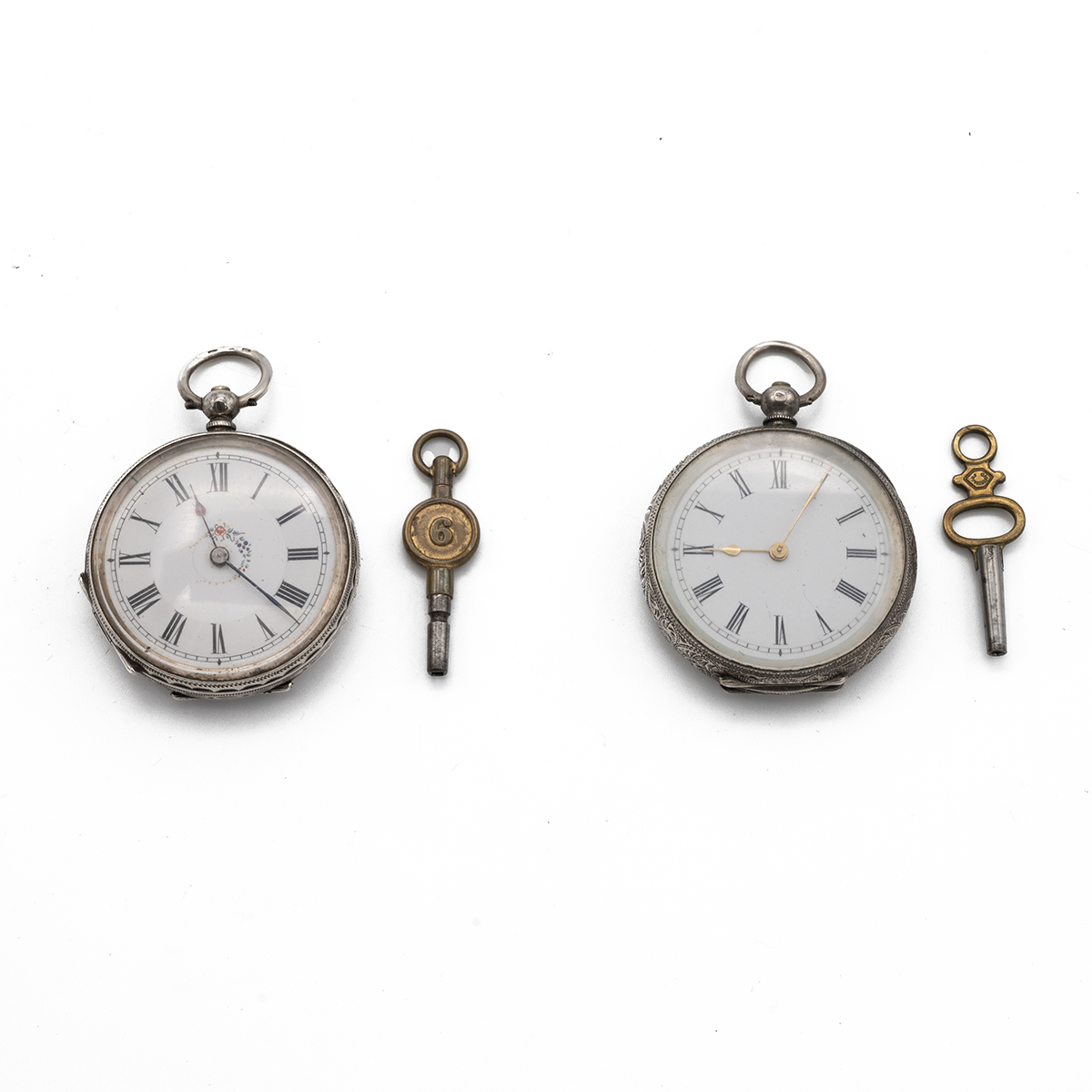 Victorian silver pocket watch, London 1852, along with a silver fob chain, two silver ladies' poc... - Image 6 of 8