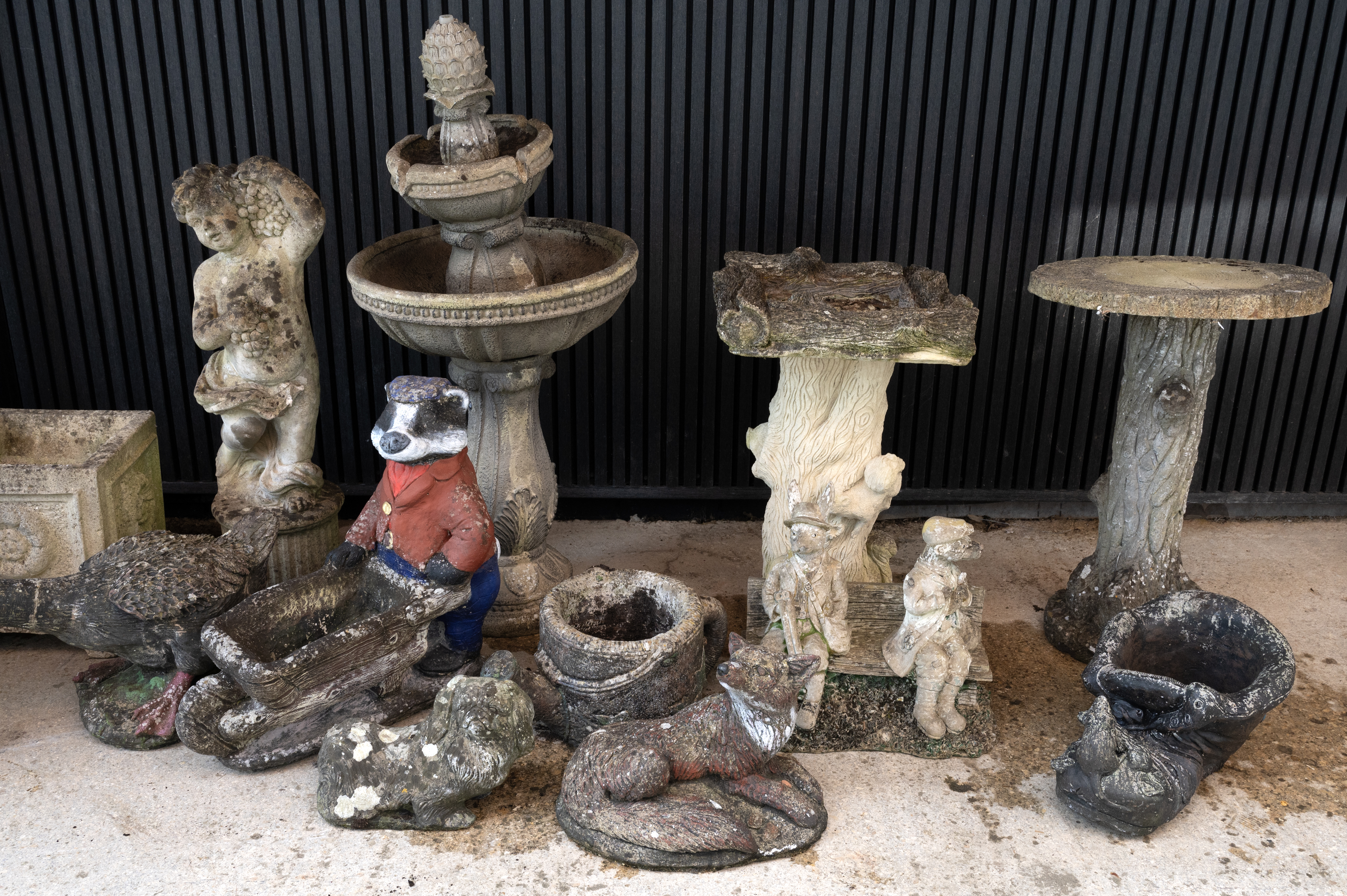 Large group of reconstituted garden pots and ornaments. Including 9x pots, 4x ornaments, 1x cheru... - Image 3 of 3