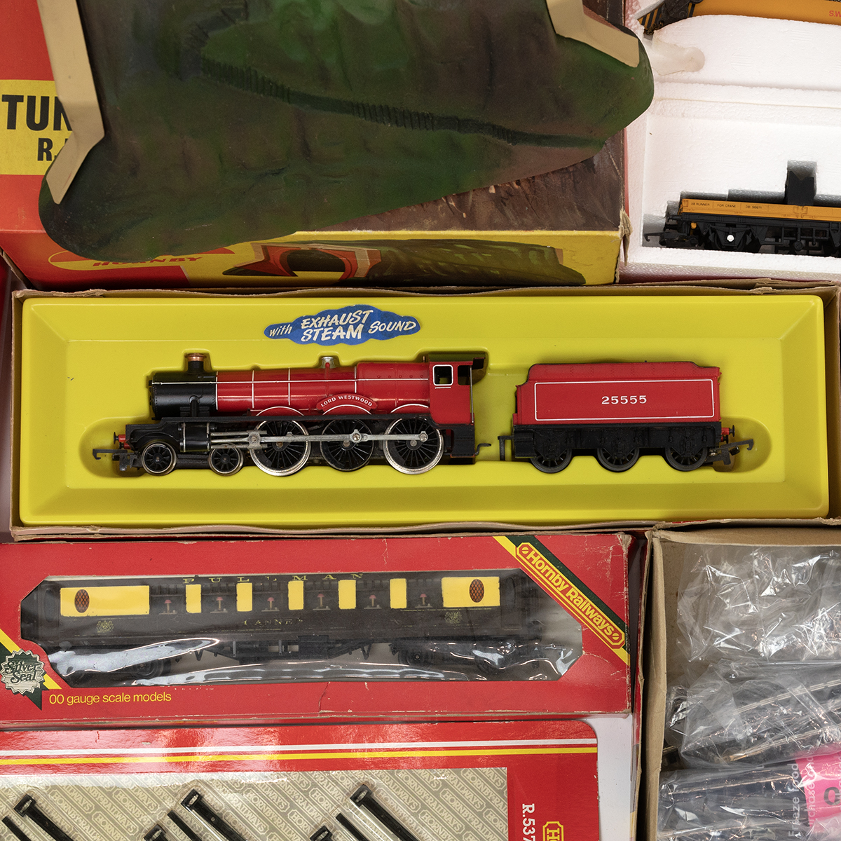 Quantity of mainly boxed Hornby 00 gauge railway trains and stock. To include R.782 Smokey Joe lo... - Image 3 of 4