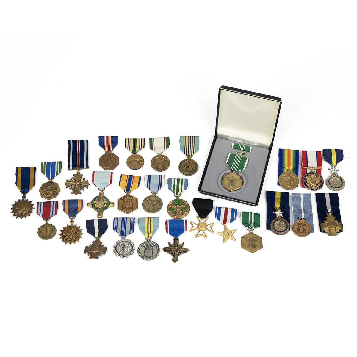 Twenty-seven (27) primarily United States medals, unmarked, largely modern strikes.