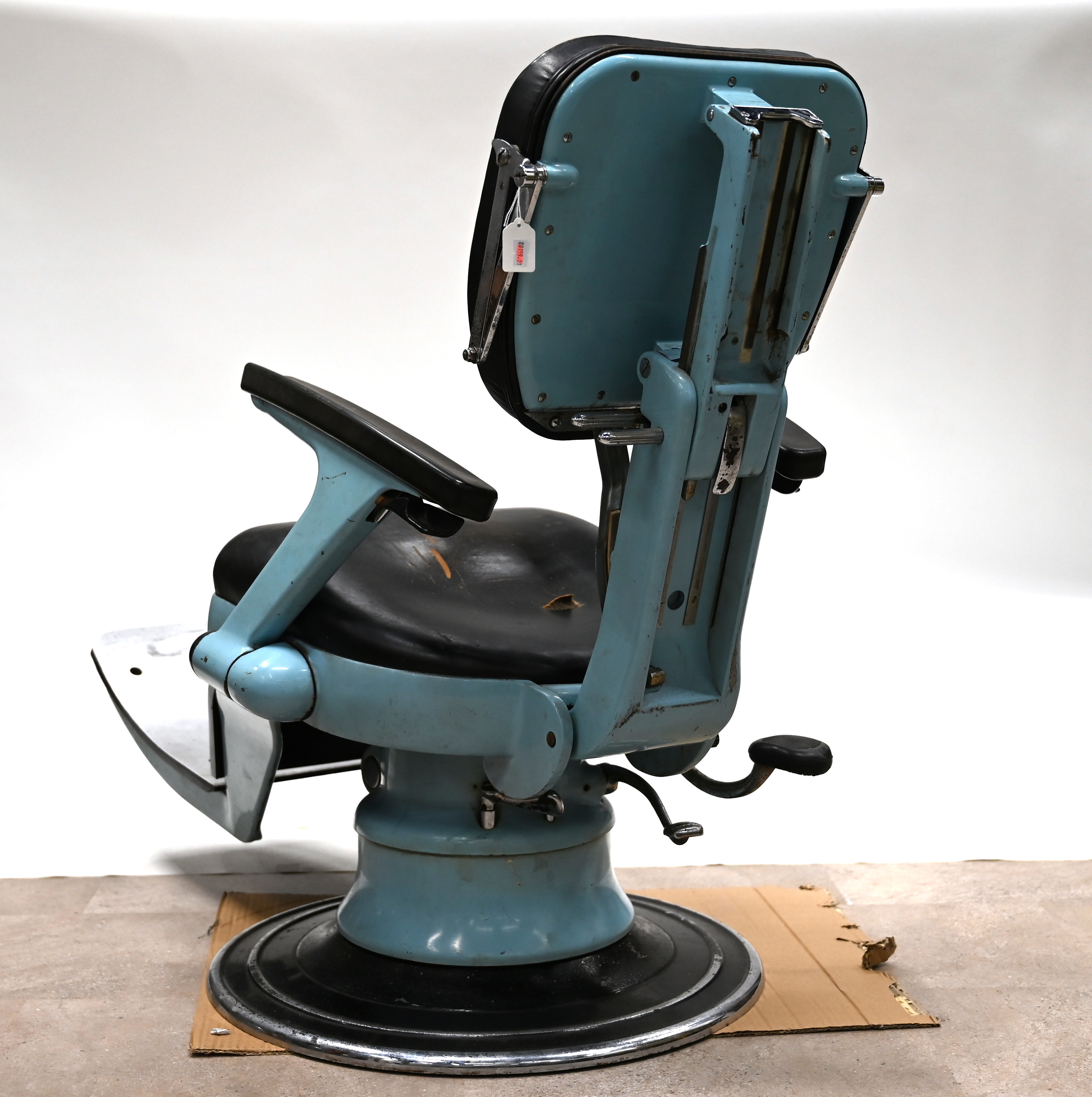 Sterling Sapphire Barber Chair type DC - 1950's to early 1960s . With pneumatic rise and fall mec... - Image 2 of 3