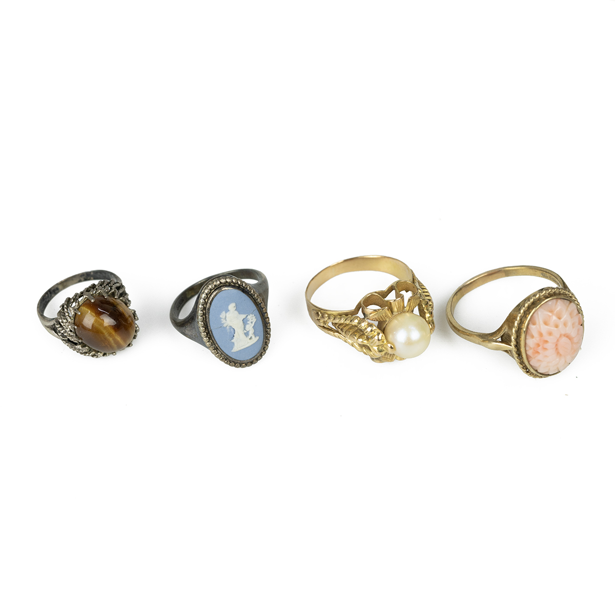 9ct gold ring, with a carved shell, along with an unmarked 9ct gold ring with a single pearl, 9.1... - Image 3 of 3