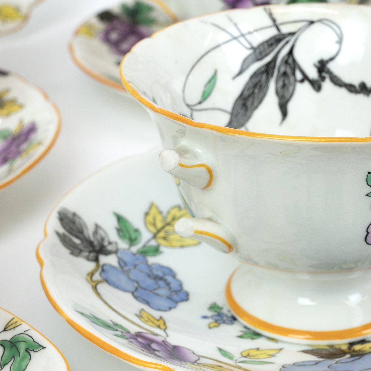 Shelley Gainsborough shape tea and coffee set, pattern 11224, circa 1922, comprising 7 tea cups (... - Bild 2 aus 3