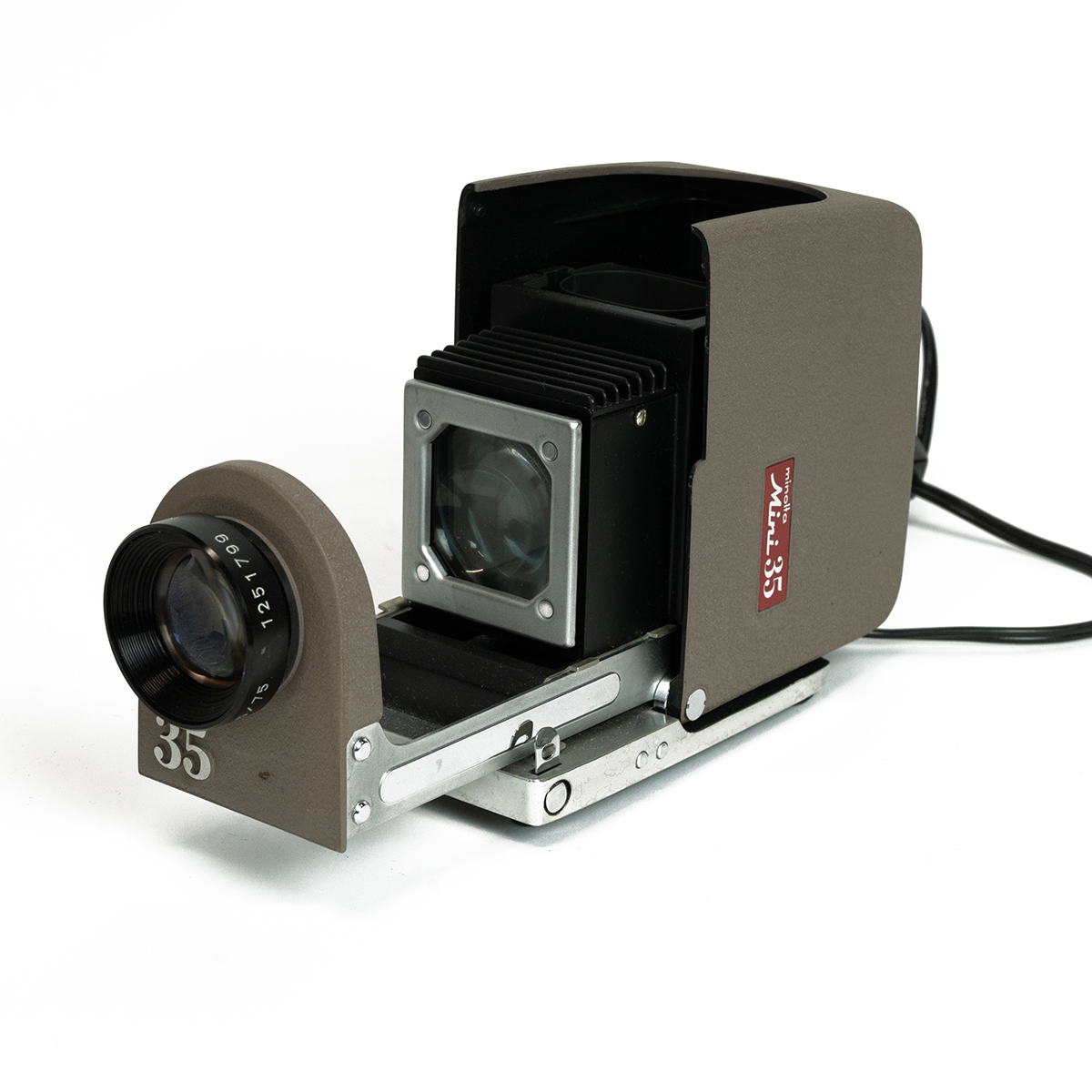 Various vintage cameras and accessories to include Kodak Brownie, Praktica FX, Polaroid, Olympus ... - Image 2 of 5