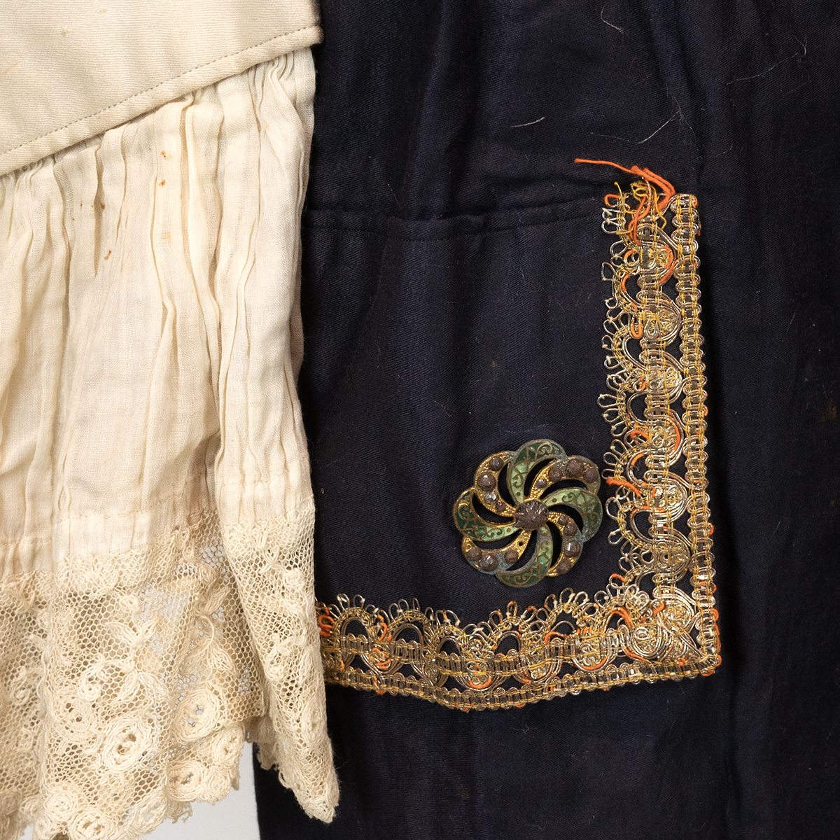 19th century and later Indian and U.K. textiles - to include various children's waistcoats, mourn... - Image 6 of 8