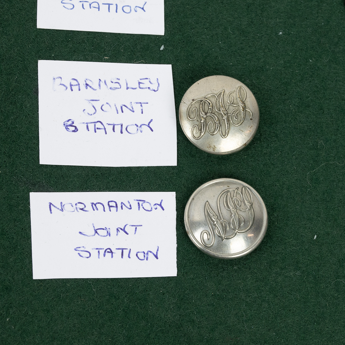 Quantity of Joint Railway buttons  including rare nickel 'Barnsley Joint Station' size 23mm (not ... - Image 3 of 5