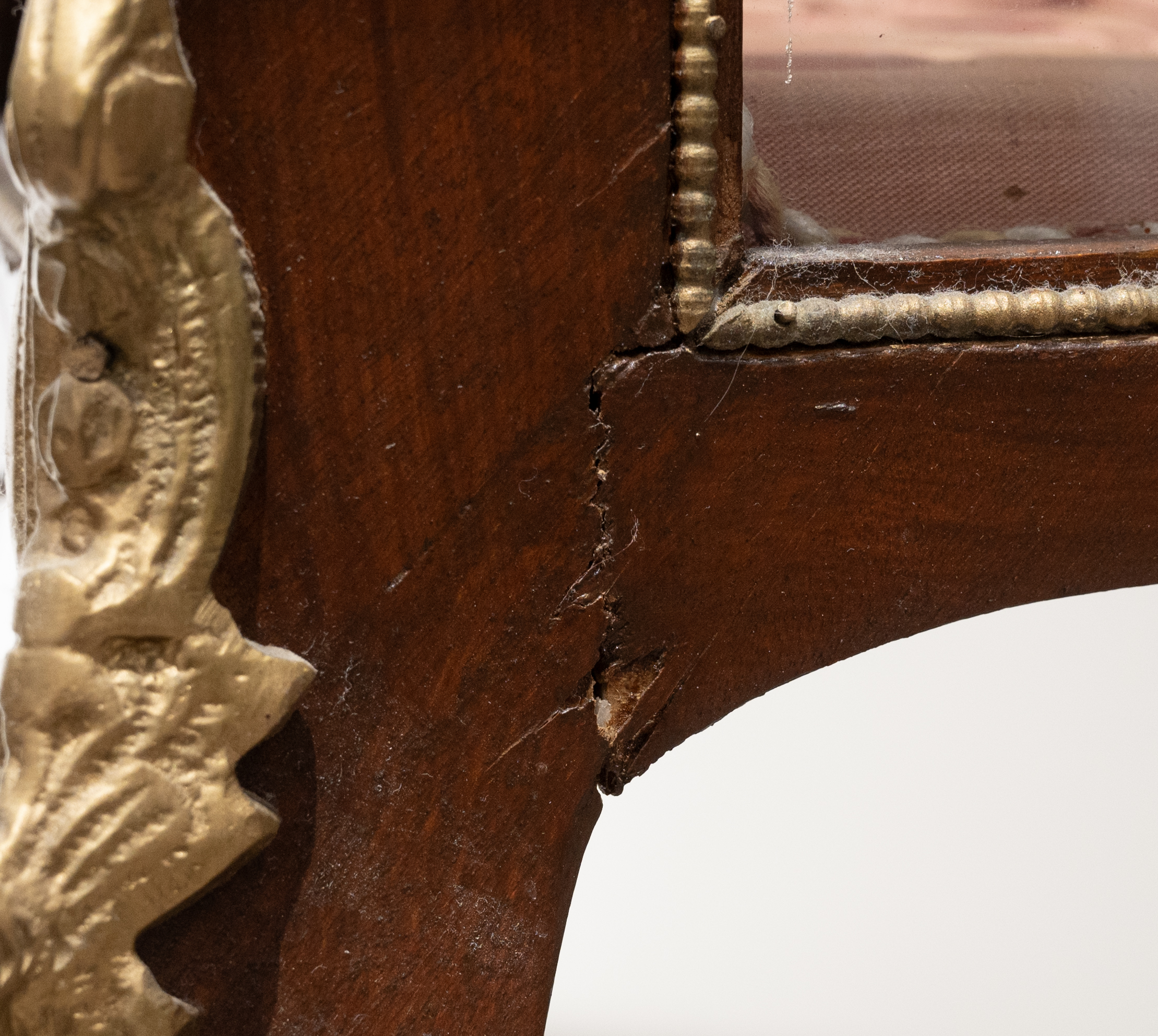 Vitrine or Bijouterie in mahogany frame with cabriole legs with gilt brass ormolu mounts, the hin... - Image 3 of 3