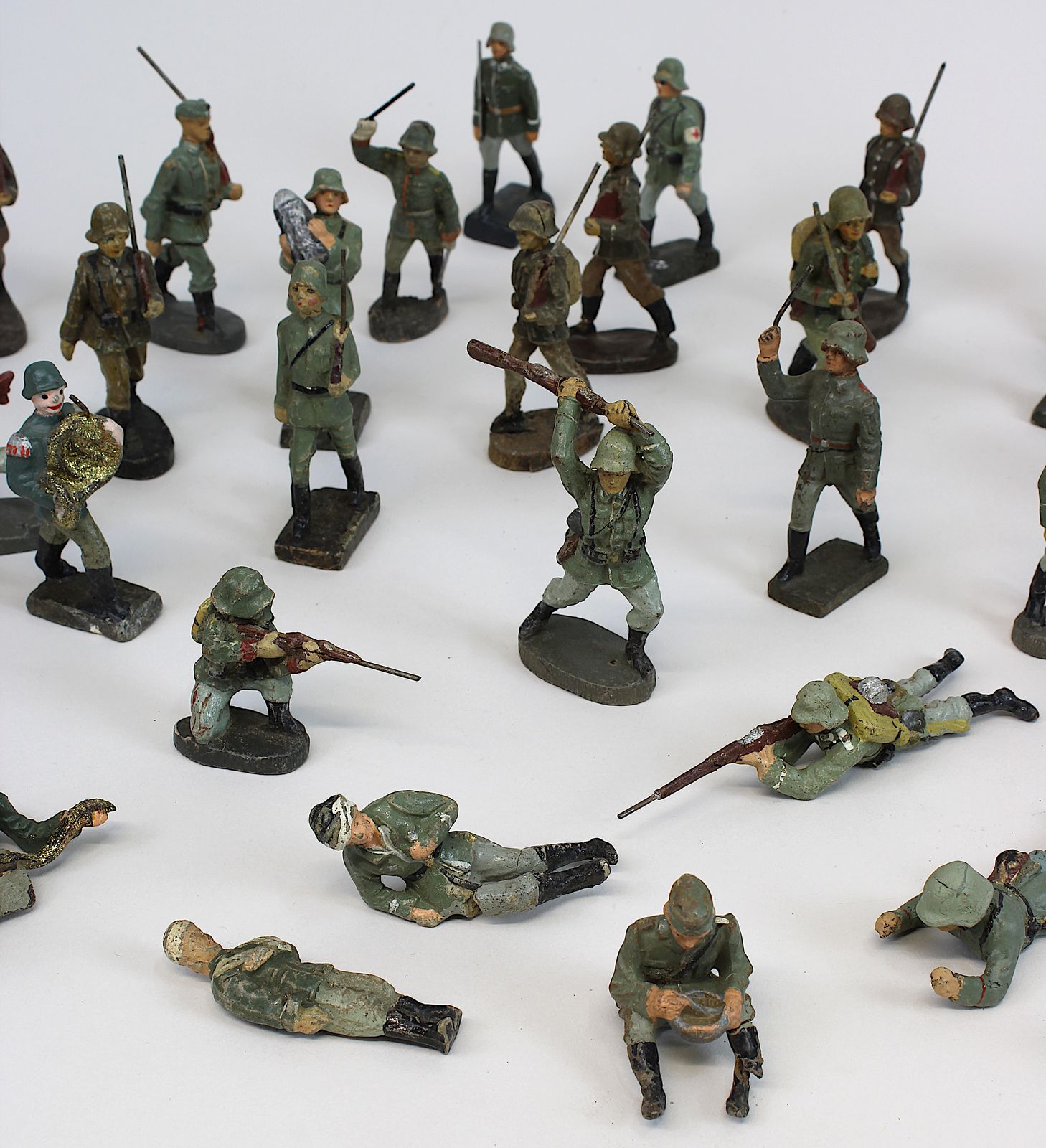 Konvolut Soldatenfiguren aus Elastolin und Lineol, Deutsches Reich 1933-45, 40 Figuren, einige - Image 3 of 4