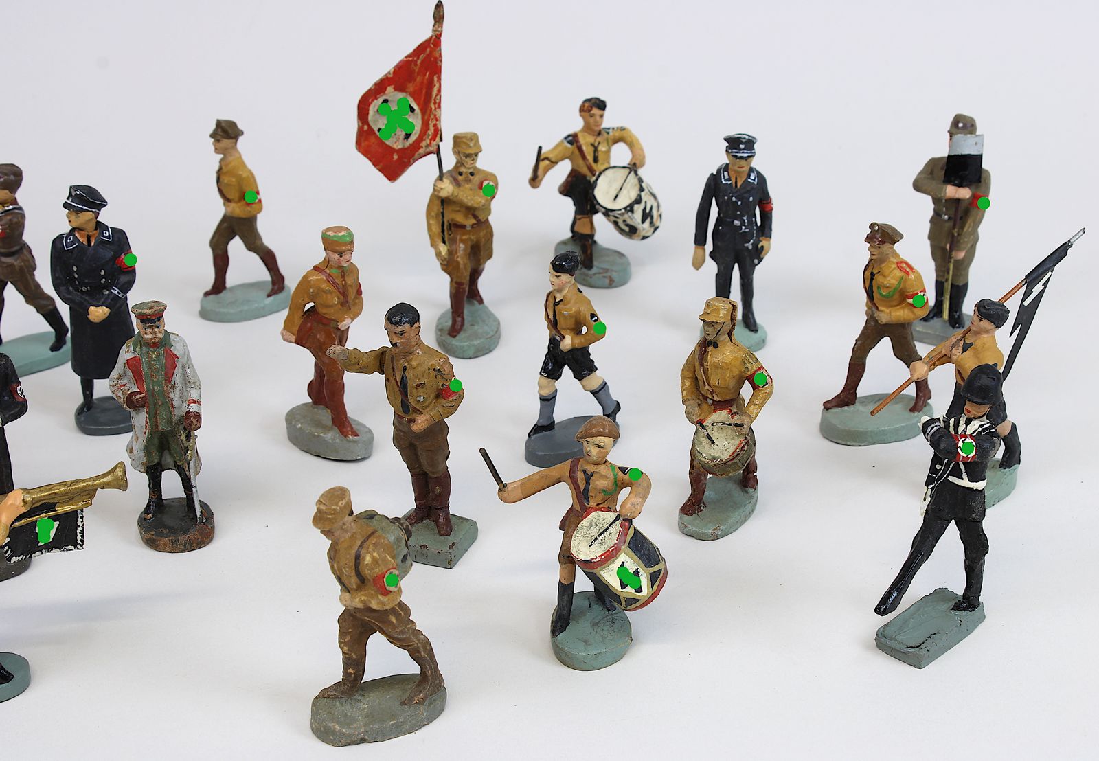 Konvolut Soldatenfiguren aus Elastolin und Lineol, Deutsches Reich 1933-45, 21 verschiedene Figuren, - Image 3 of 3