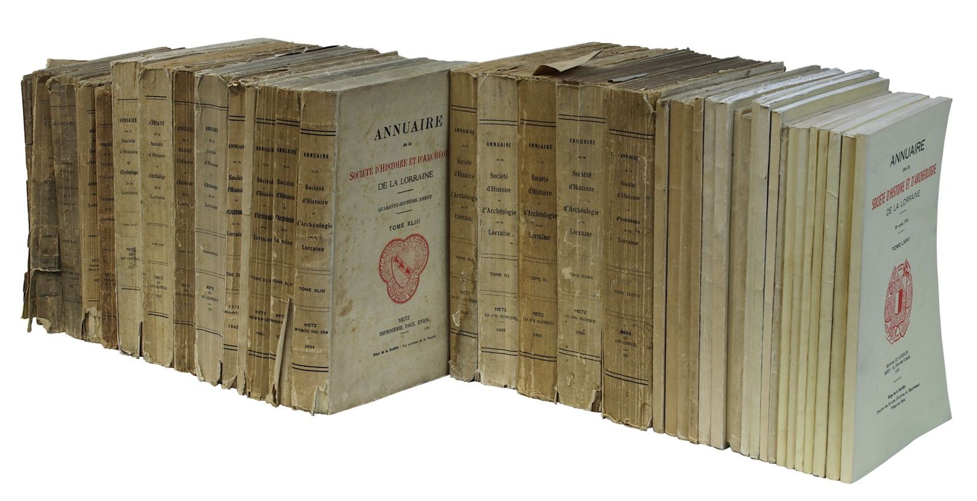 Konvolut von 38 Bänden des "Annuaire de la société d'histoire et d'archéologie de la lorraine",
