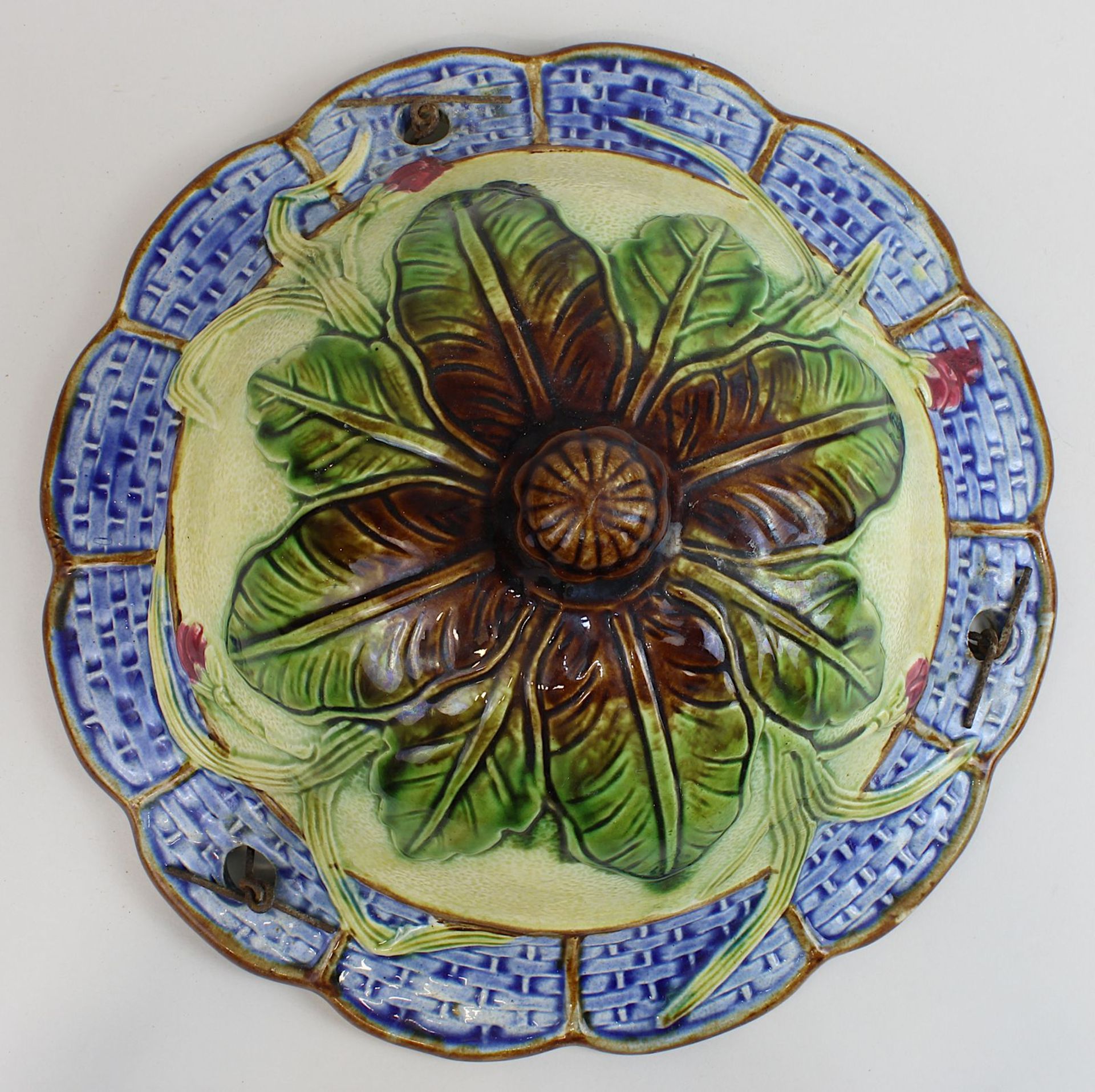 Blumenampel aus Keramik, Ende 19. Jh., wohl Sarreguemines Utzschneider & Cie, heller Scherben, - Image 2 of 2