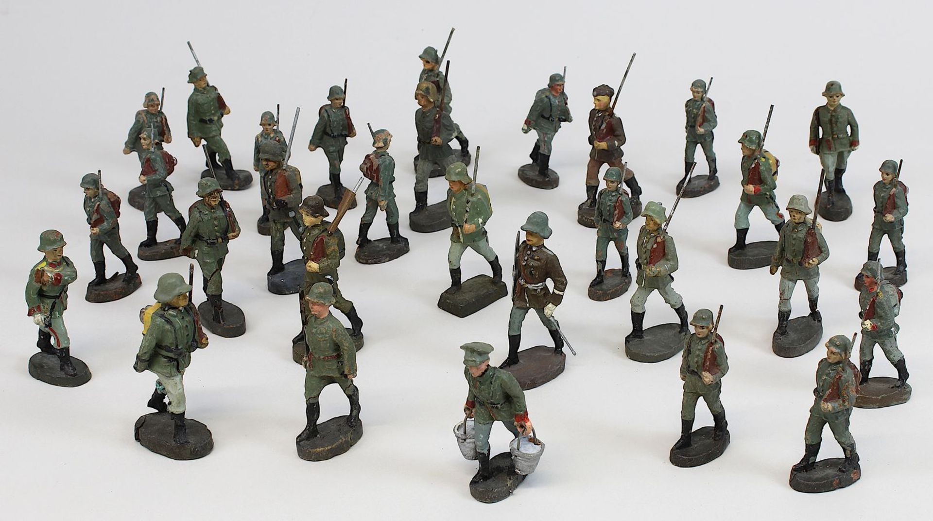 Konvolut Soldatenfiguren aus Elastolin und Lineol, Deutsches Reich 1933-45, 30 Figuren, einzelne
