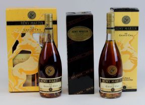 Drei Flaschen Cognac Remy Martin, 2.H.20.Jh., 2x V.S Grand Cru, davon 1x im Geschenkkarton mit