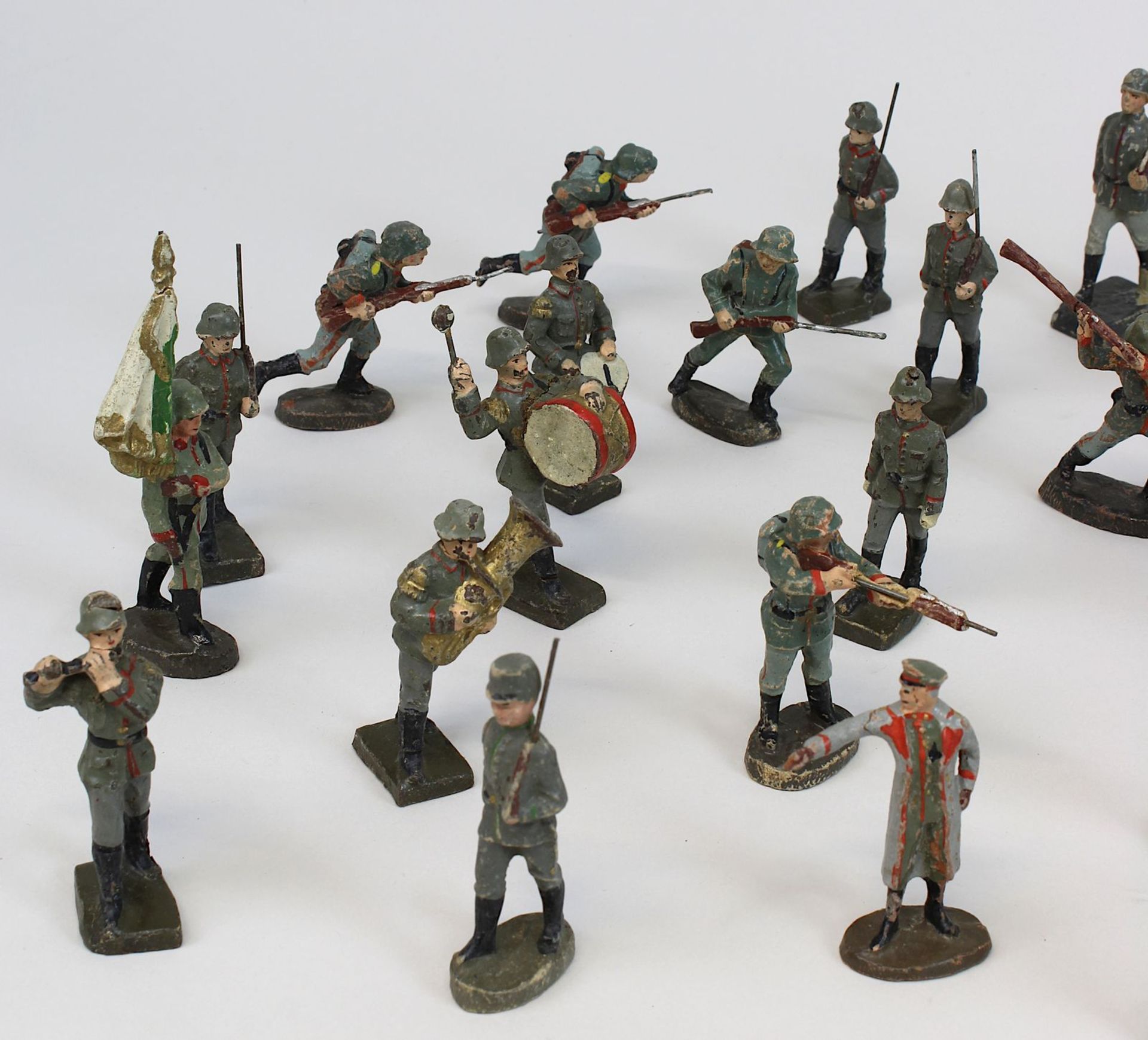 Konvolut Soldatenfiguren aus Elastolin und Lineol, Deutsches Reich 1933-45, 34 Figuren, einzelne - Image 2 of 4