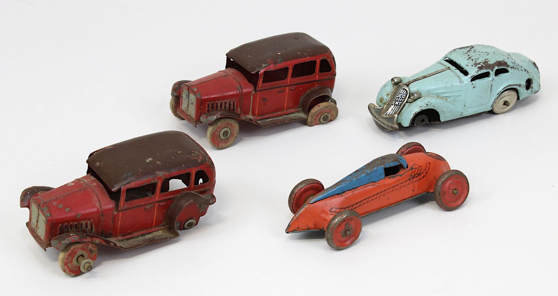 4 Blechautos, Deutschland um 1940, Blechkarosserie rot u. blau lackiert, Schuco Modell 1001,