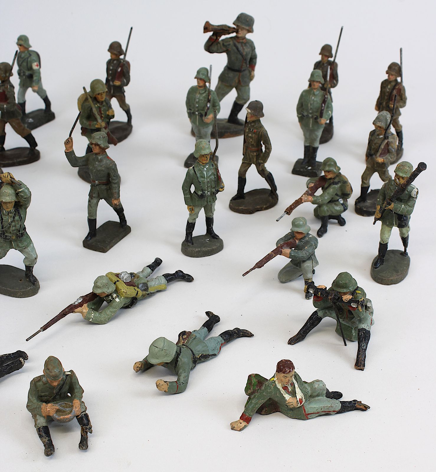 Konvolut Soldatenfiguren aus Elastolin und Lineol, Deutsches Reich 1933-45, 40 Figuren, einige - Image 4 of 4