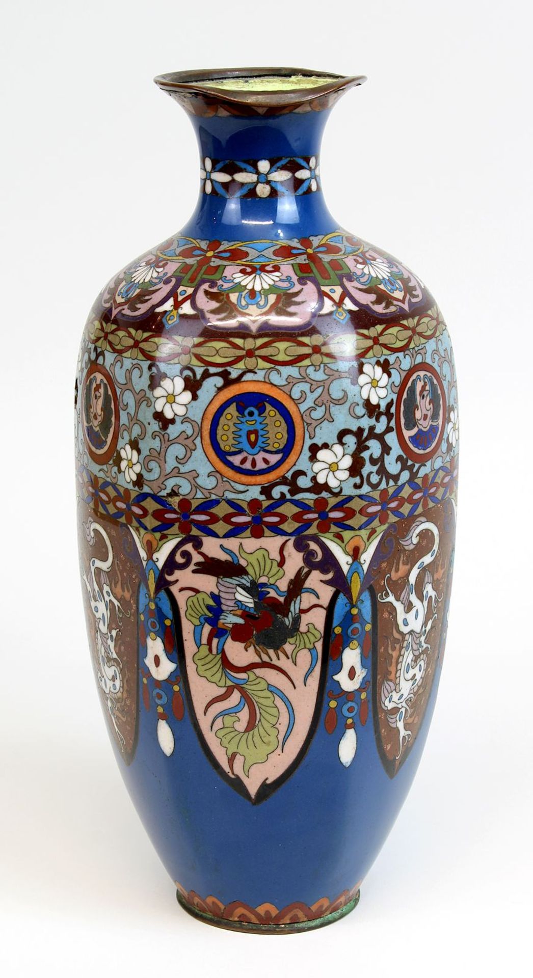 Cloisonné-Vase, Japan um 1910, sechseckiger Korpus mit Dekor von Drachen, Phönix, Vögeln und - Image 3 of 3