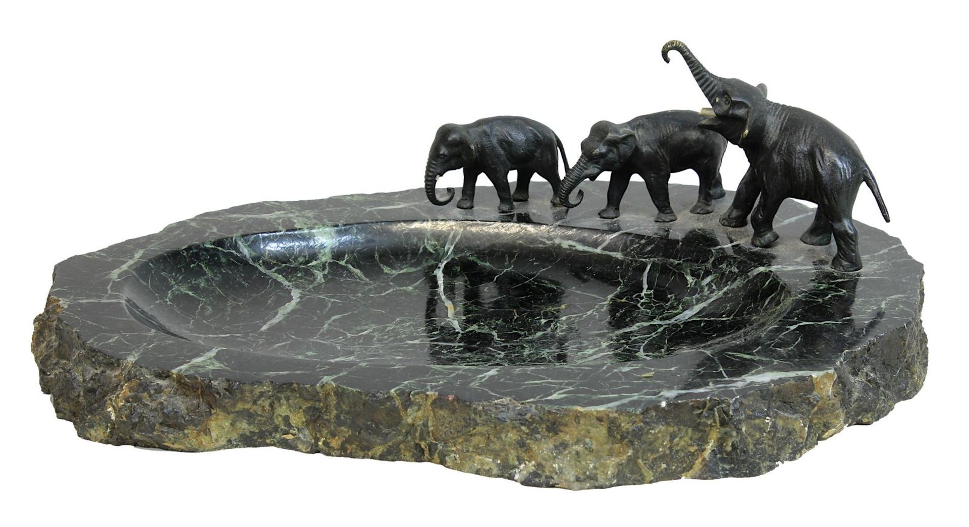 Marmorschale mit Elefanten-Gruppe aus Bronze, Deutschland um 1900, beim großen Elefanten fehlt ein