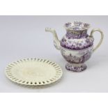 Wedgwood Creamware kleine Platte, dazu Kaffeekanne, England um 1870: Wedgwood Creamware kleine ovale