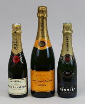 3 Flaschen Champagner, 2. H. 20. Jh.: eine Flasche Veuve Clicquot Ponsardin, Brut, Reims; eine